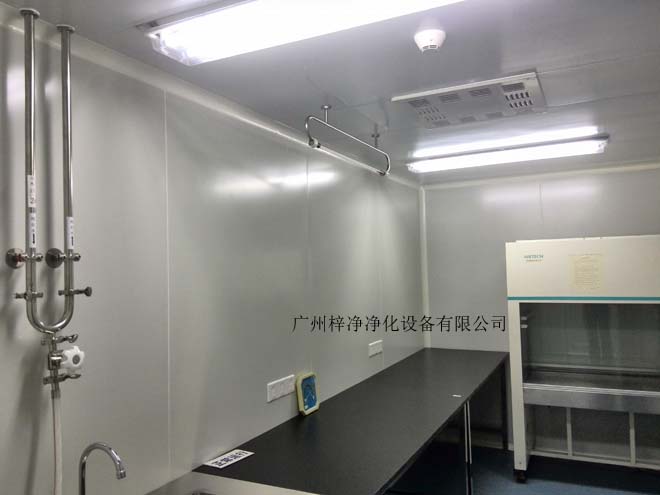 建造和使用潔凈室能有效減少室內誘入、產生及滯留粒子。