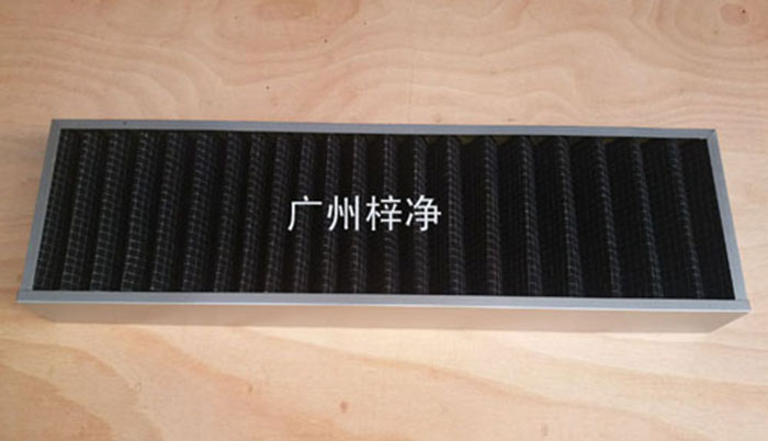 活性碳過濾器廣泛用于化學、制藥、食品、娛樂場所、需要凈化空氣的場所， 有害氣體如苯、甲醛、氨氣等的吸附脫除 溶劑的回收 ，采用活性炭氈比表面積大，吸附能力強，迅速處理各種有害氣體, 有效潔凈空氣對氣味的控制。